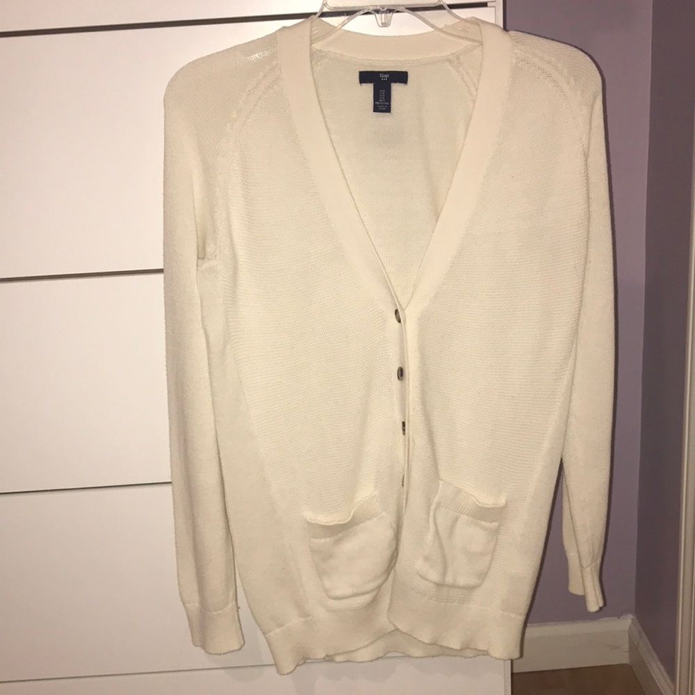 Gap sweater
